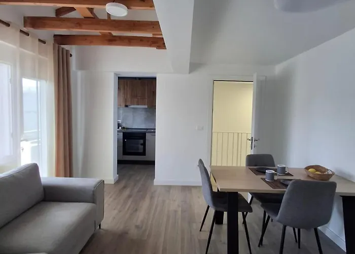 New Fabulous Attic - Modern And Stylish Appartamento